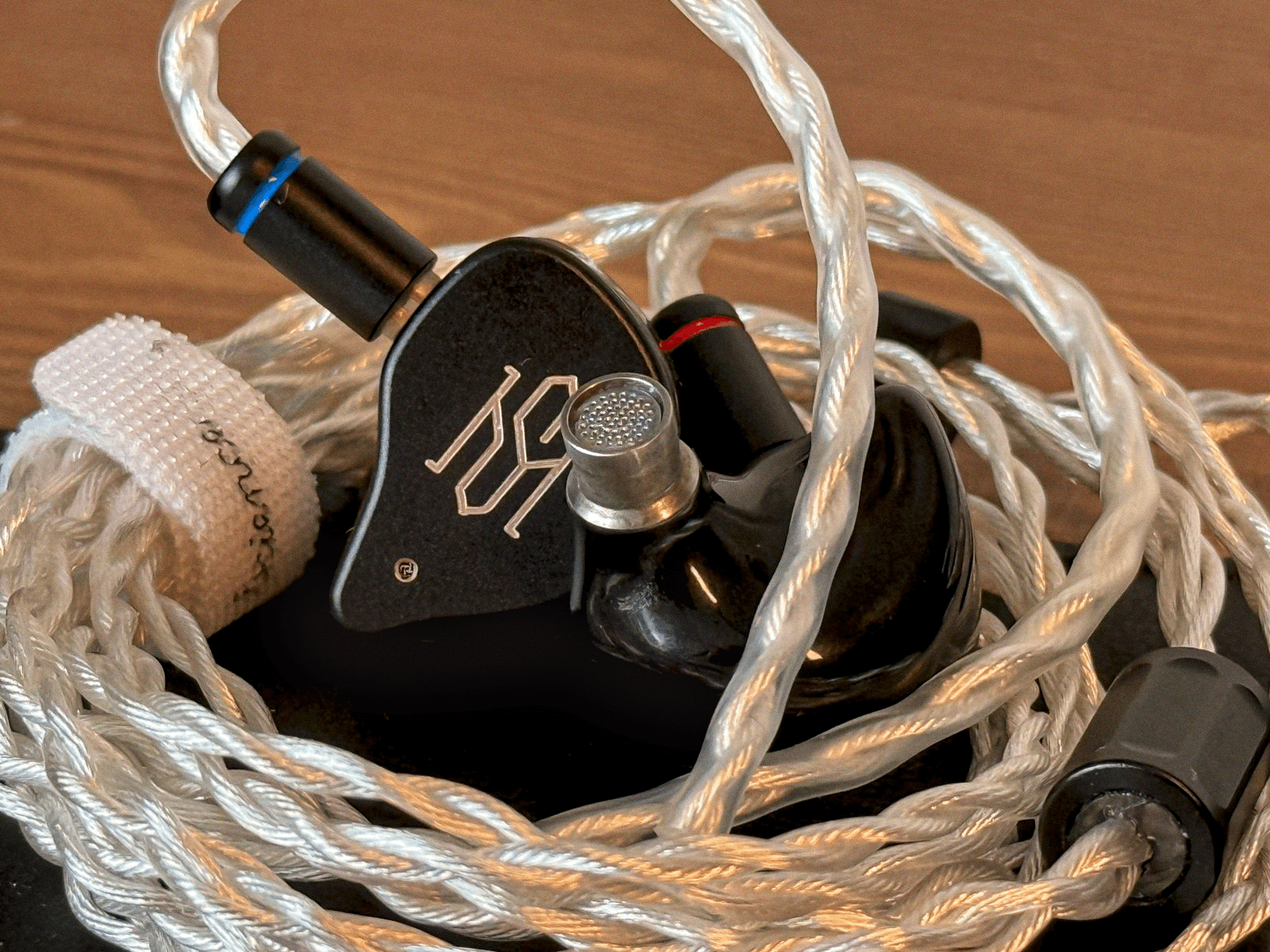 Simgot SuperMix 5 Review: Same Family, Whole Different Experience.